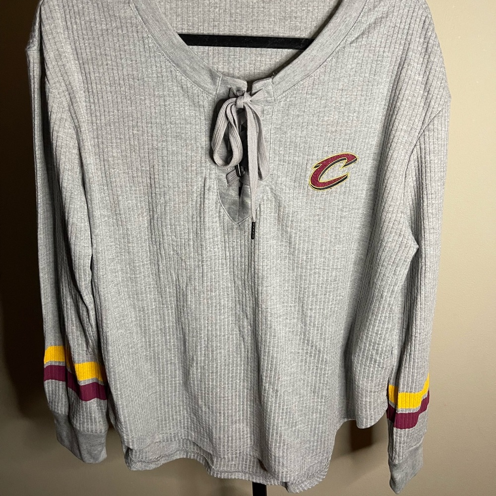 plus size Cavs cropped shirt
